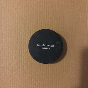 Bareminerals BarePro 16HR Skin-Perfecting Powder Foundation light 20 warm